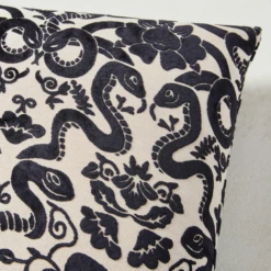 Giardino Pillow 22" - Black -VibeDecor Store webimage 040445830 DTL2 1