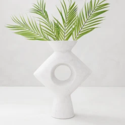 Yara Vase